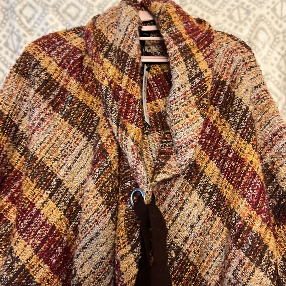 Poncho - Picture 3 of 4